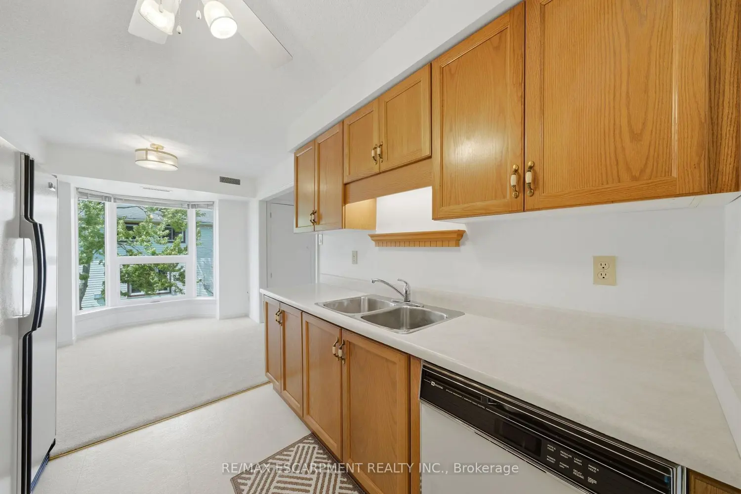 Additional image 6 of 416 Limeridge Road 303