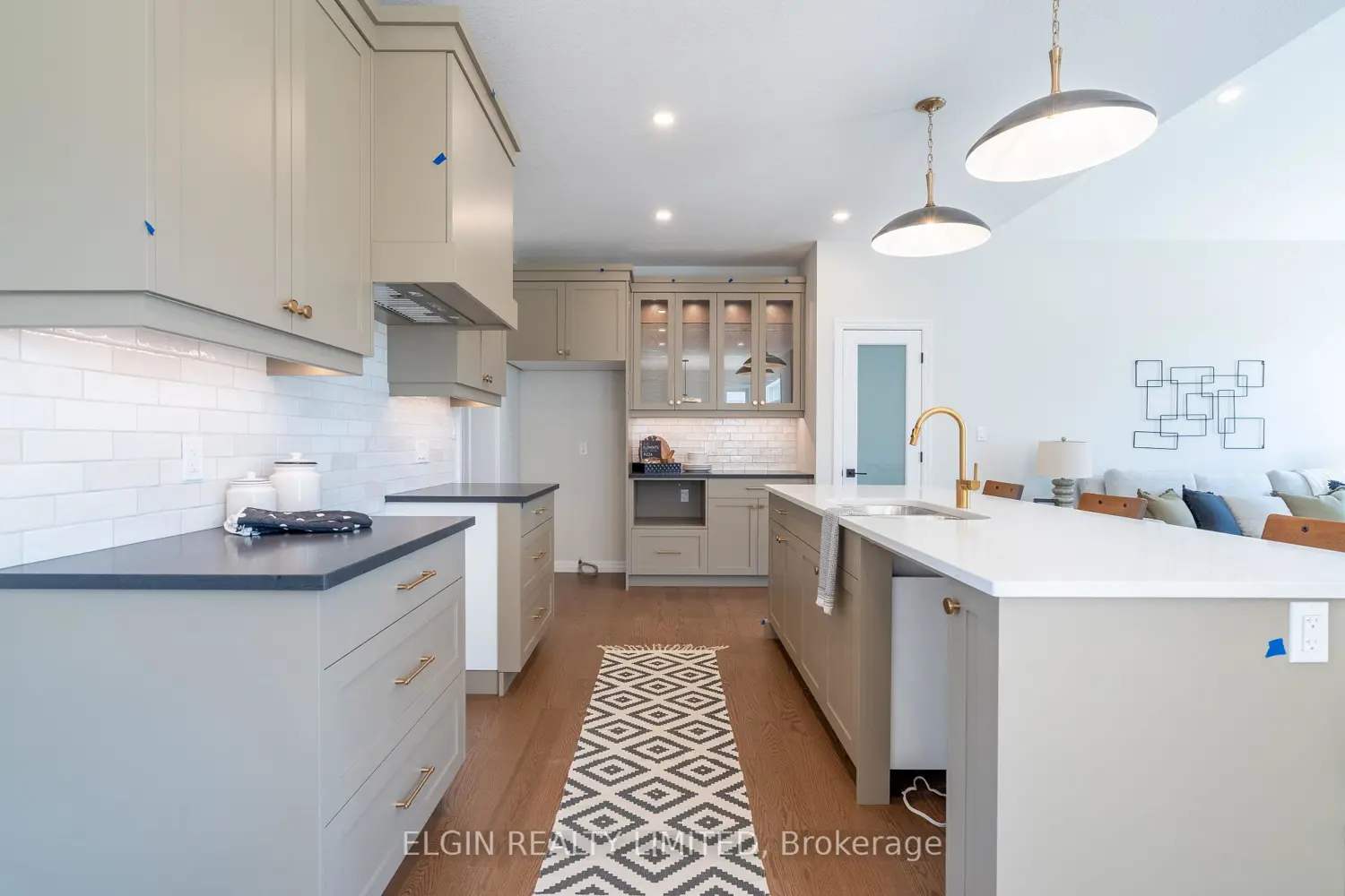 77 Hemlock Crescent photo 4