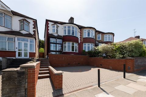 Winchmore Hill Road, London N14
