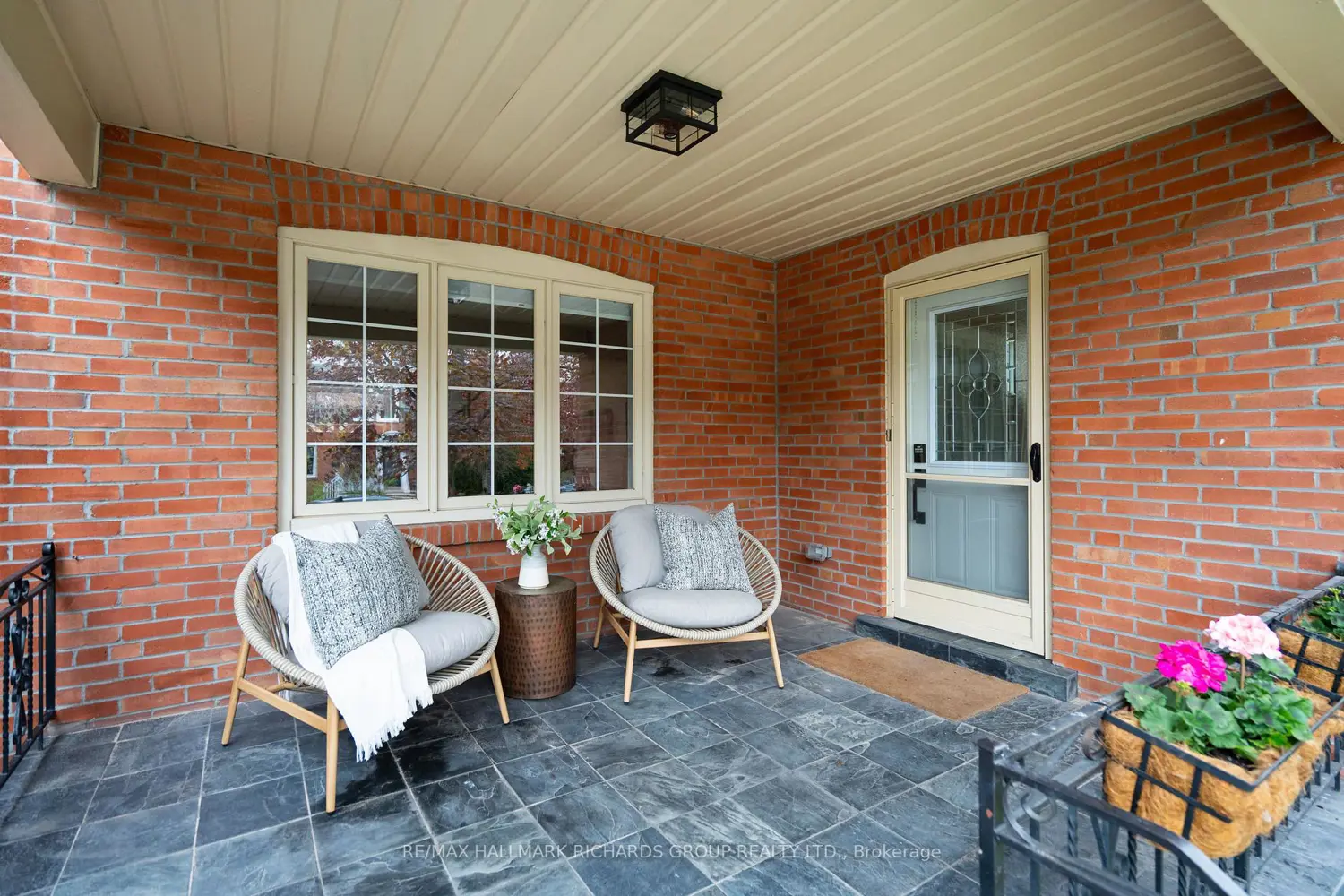84 Fairview Avenue photo 2