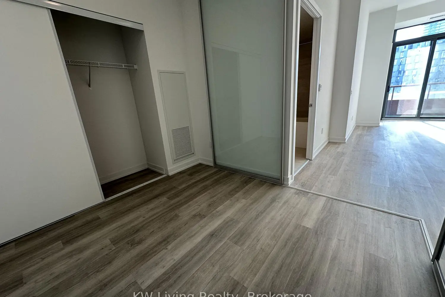 28 Eastern Avenue 616 photo 5