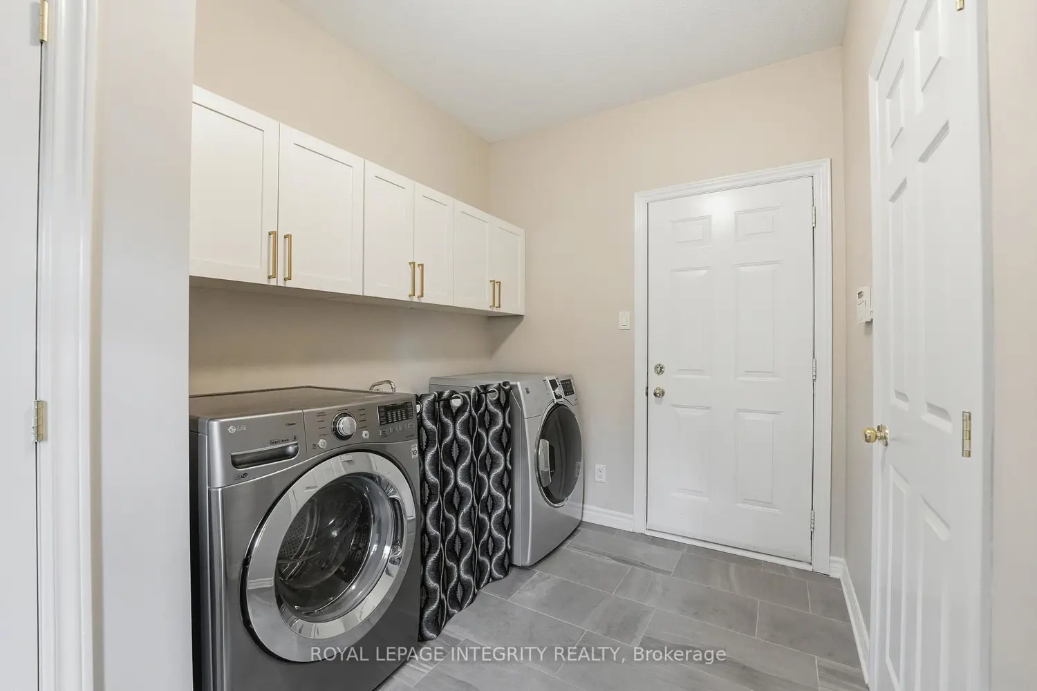 578 Devonwood Circle photo 4