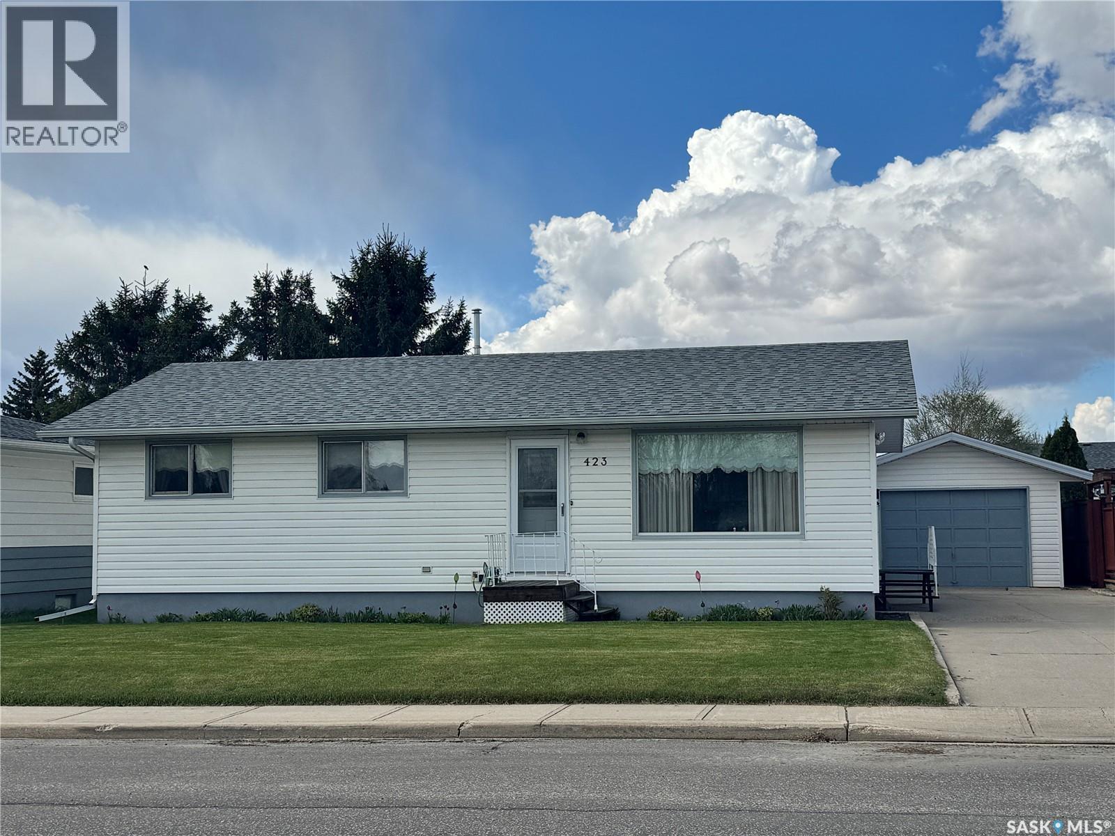 423 7th AVENUE W