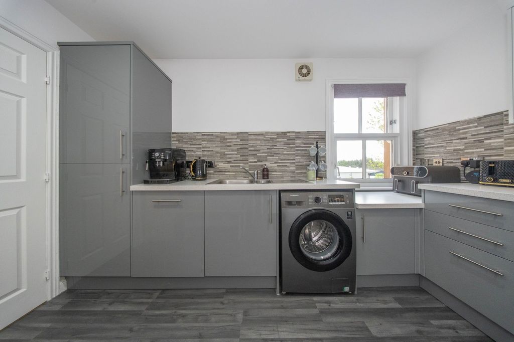 Additional image 9 of 2 bed flat for saleKnightsridge House Watson Green, Livingston EH54
