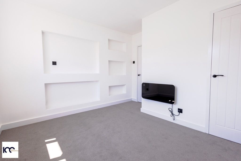 1 bed flat for saleCharing Crescent, Westgate-On-Sea CT8 photo 4