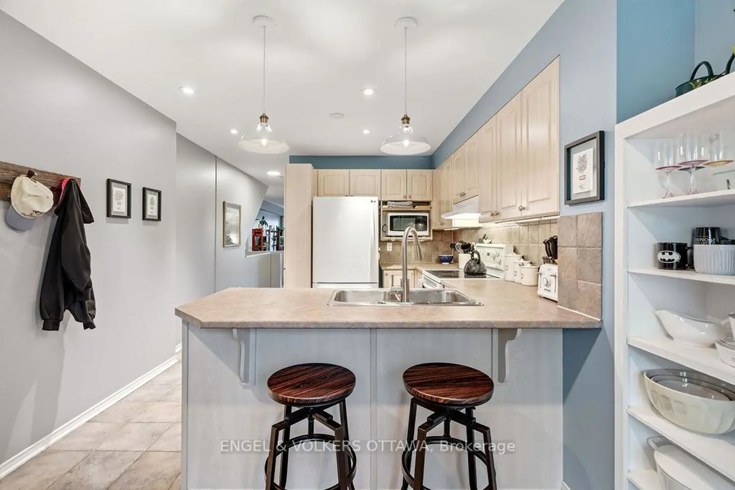 2230 Bois Vert Place photo 2