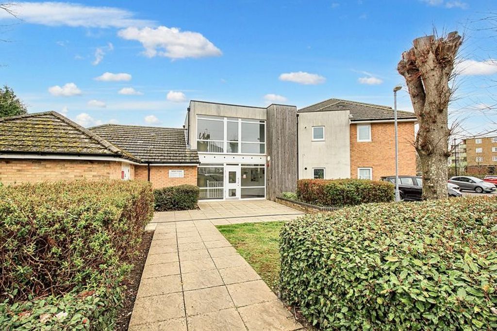 2 bed flat for saleButts Road, Target Place SO19