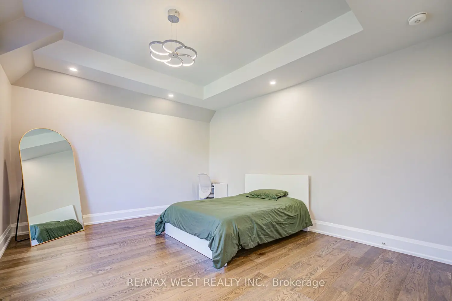 Additional image 13 of 2194 Haygate Crescent