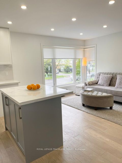 24 Yarn Road, Toronto, ON, M9B 1H5