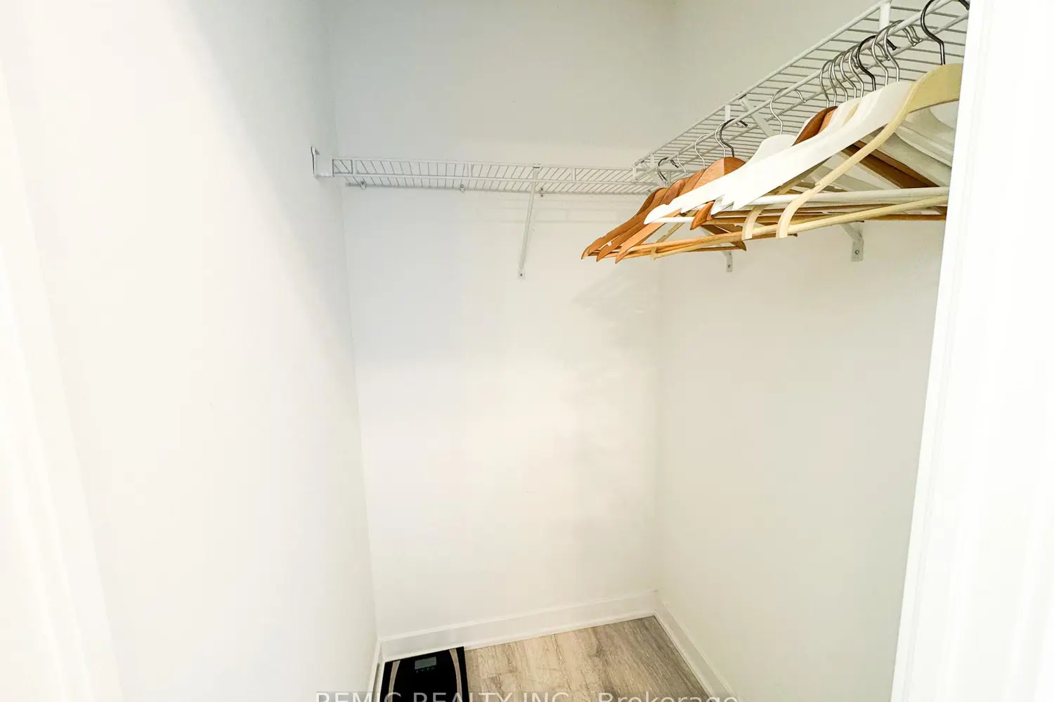 Additional image 11 of 4655 Metcalfe Avenue 2207