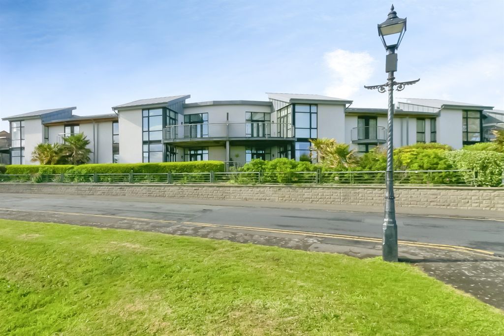 3 bed flat for saleY Cerigos, Barry CF62