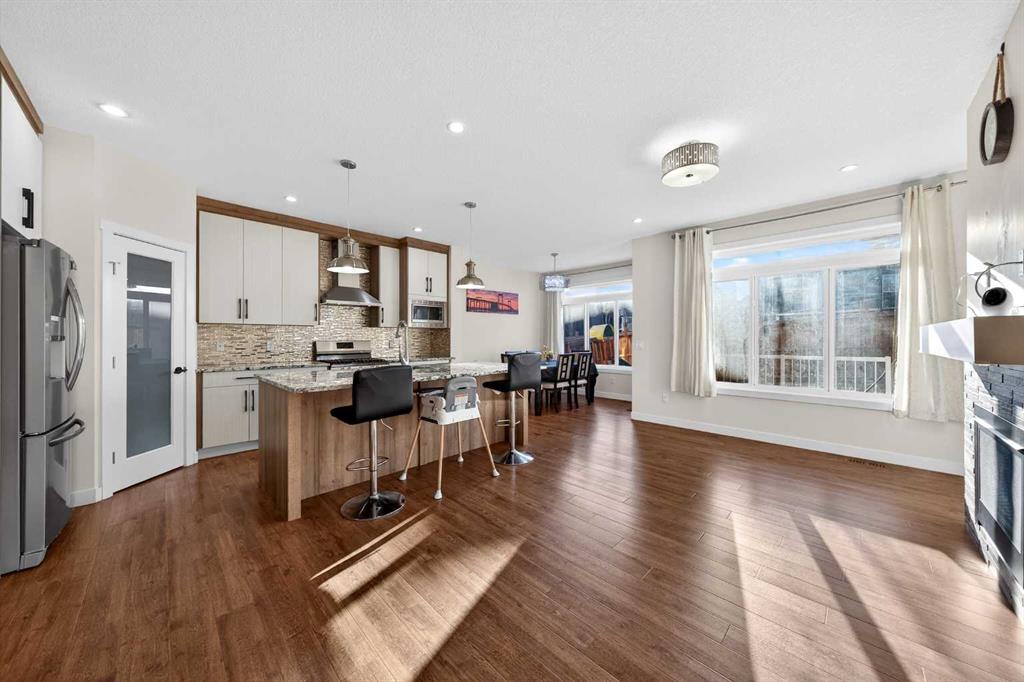 Additional image 2 of 353 Nolanhurst Crescent NW, Calgary, AB, T3R 0Z1