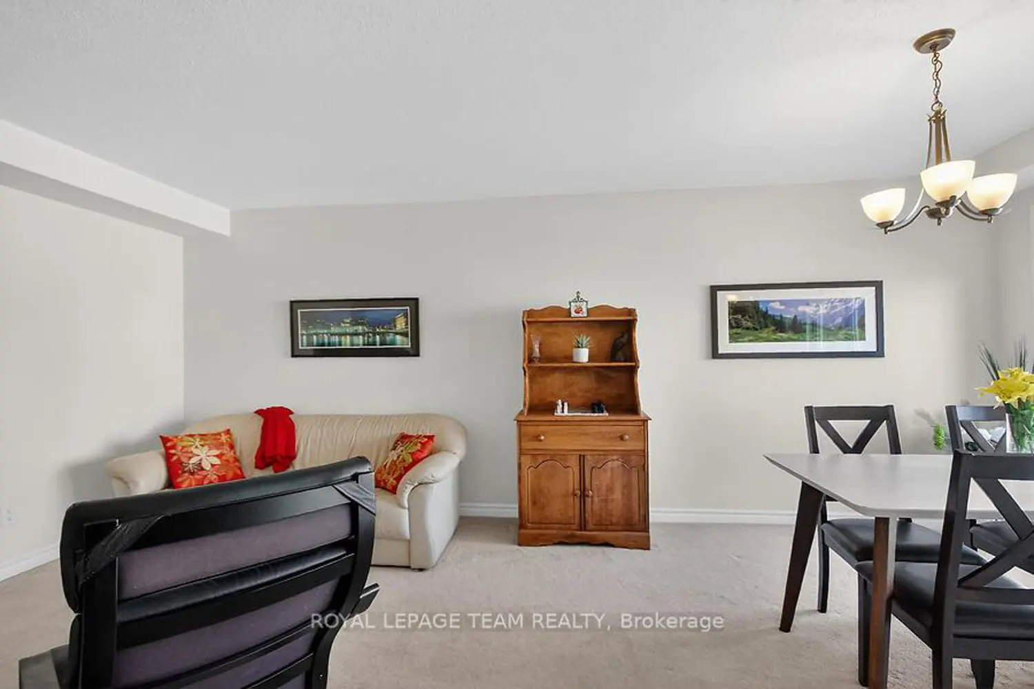 126 Grenadine Street photo 4
