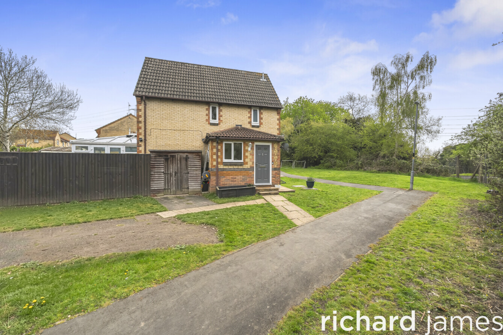 3 bed end terrace house for saleThyme Close, Pembroke Park, Swindon SN2