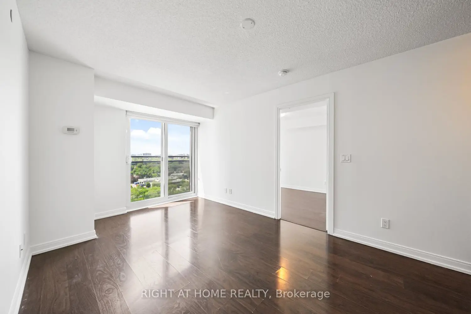 255 Village Green Square 1505 photo 4