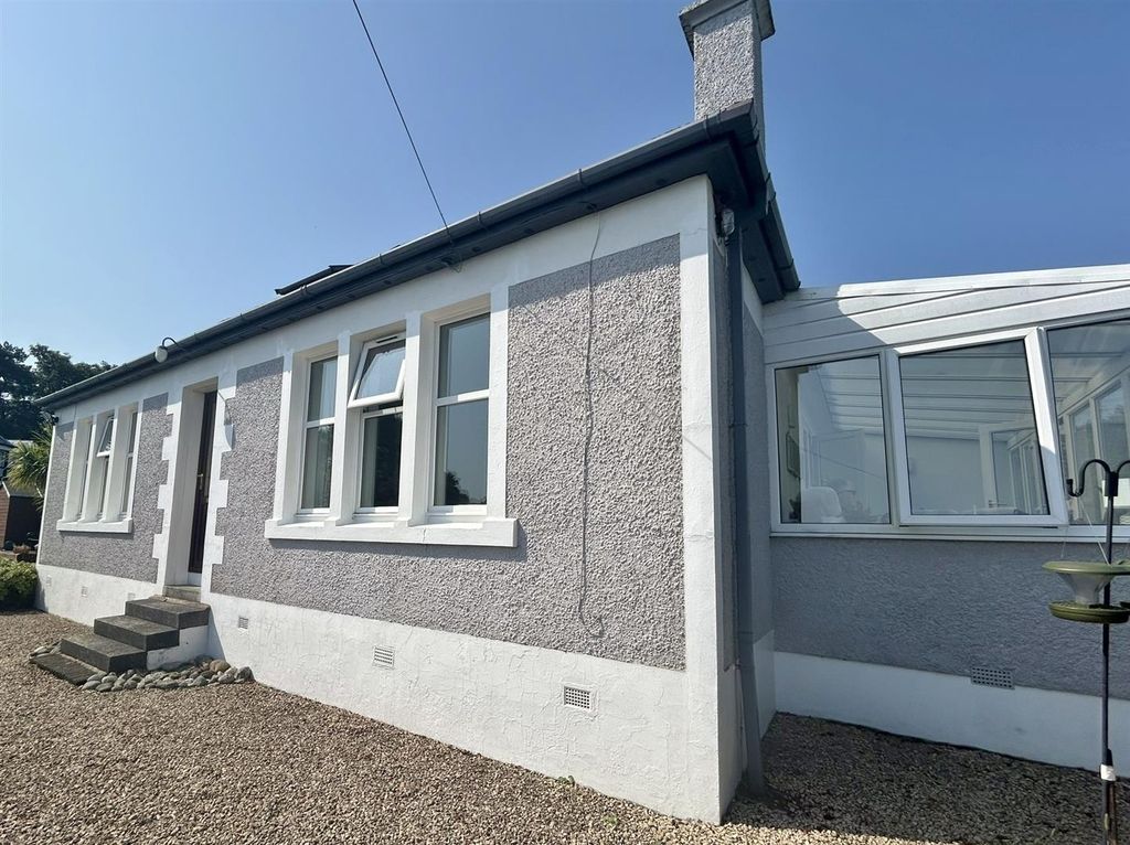 4 bed detached bungalow for saleMiddlemarch, Middle Road, Whiting Bay KA27 photo 3