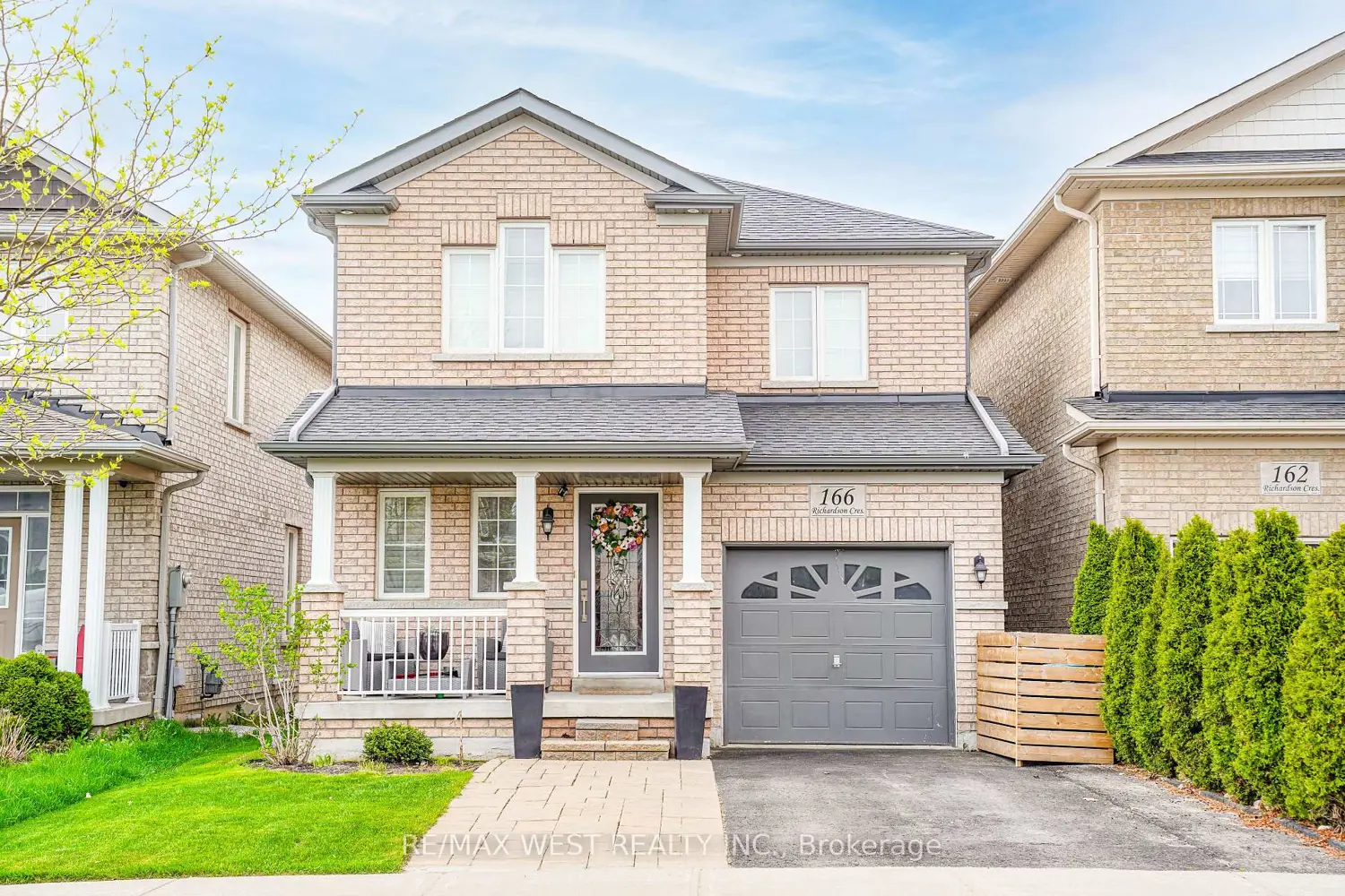 166 Richardson Crescent