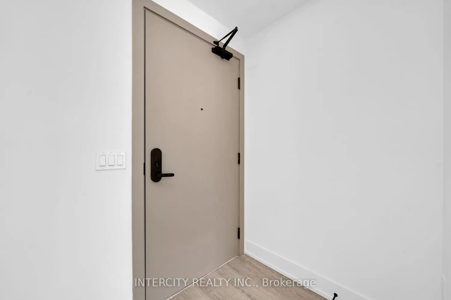 Additional image 5 of 2075 King Road 312