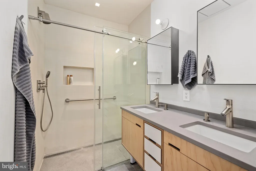Additional image 12 of 619 10th Street NE, Washington, DC 20002