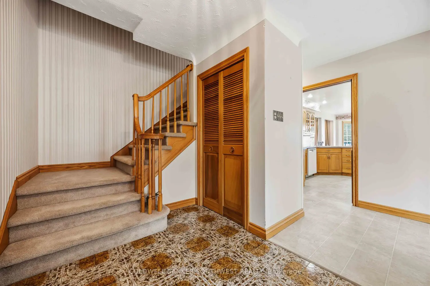 2088 Lakeshore Road photo 3
