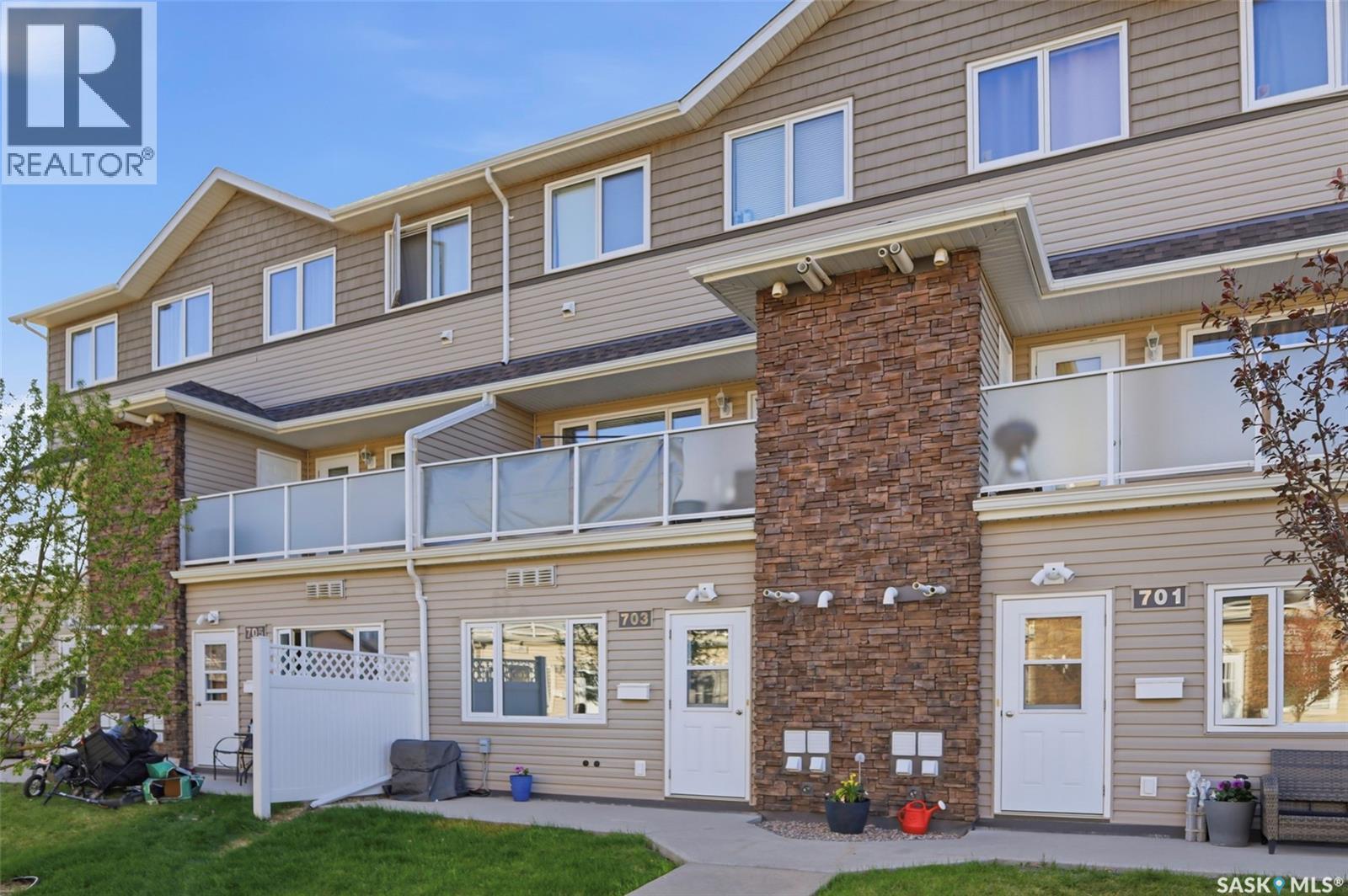 703 1022 Hampton CIRCLE