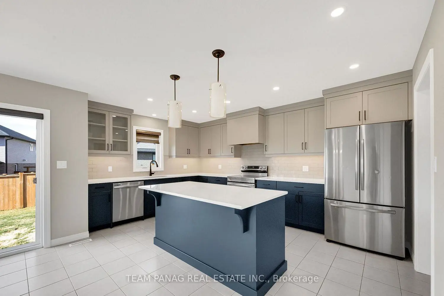 16 Berardi Crescent photo 3