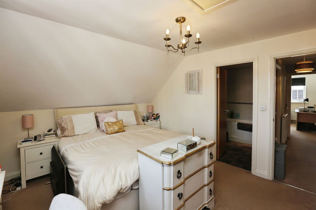 Additional image 13 of 5 bed semi-detached house for saleWatson Court, Hedge End, Southampton SO30