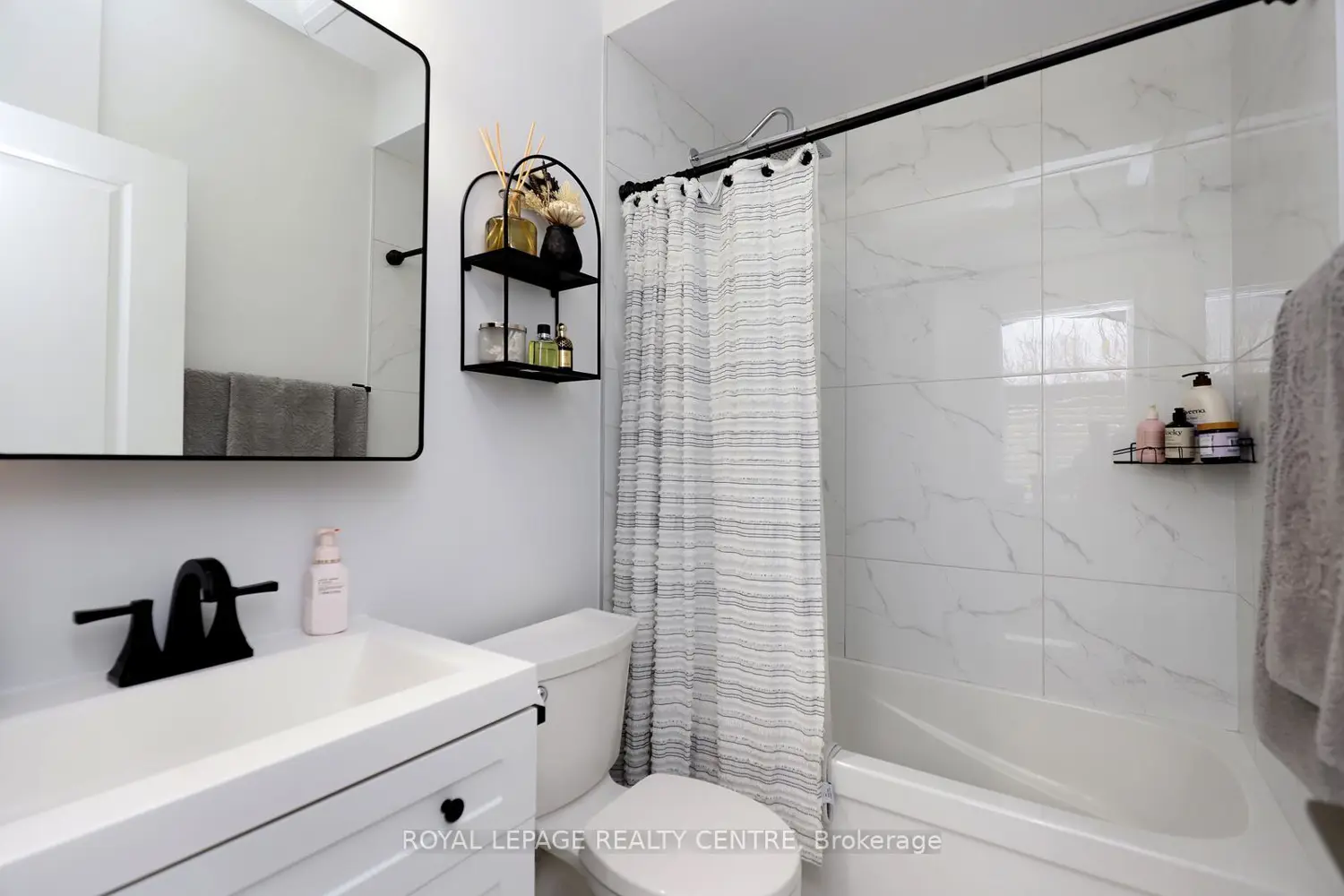 Additional image 13 of 3077 Cawthra Road 10