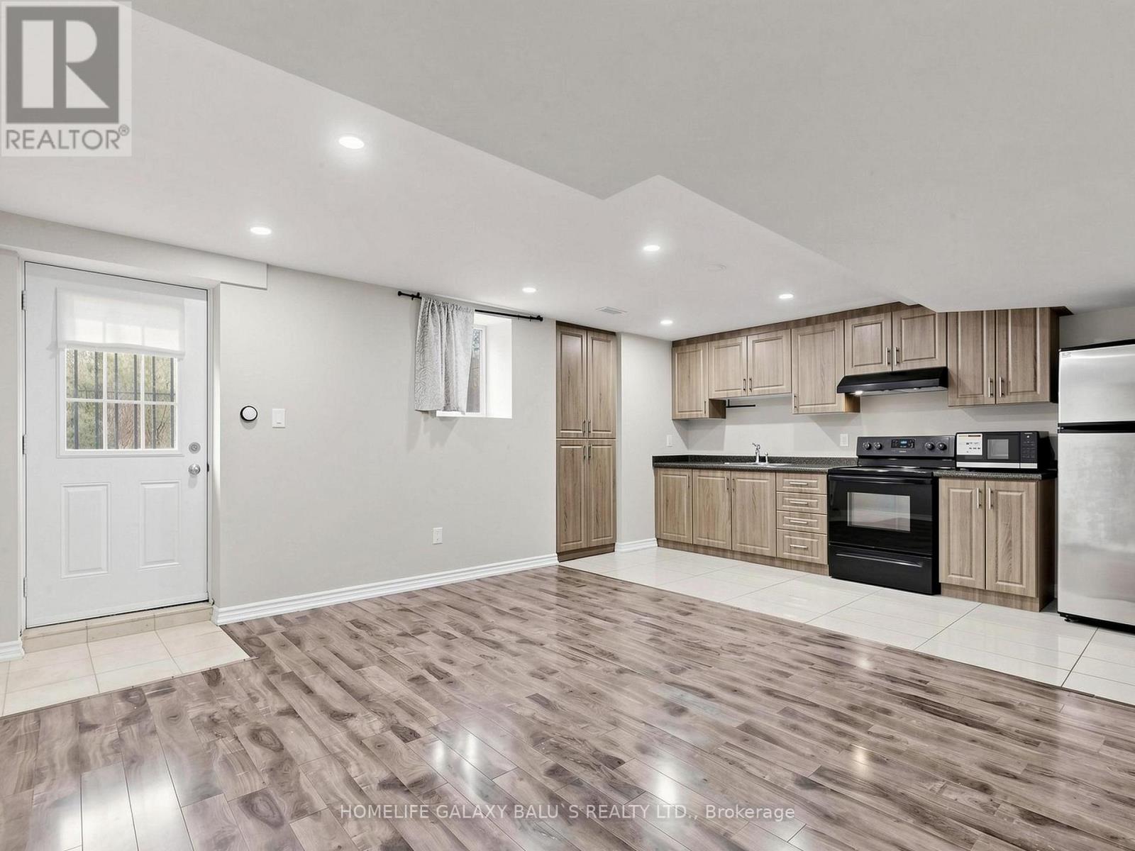 562 NAIRN CIRCLE