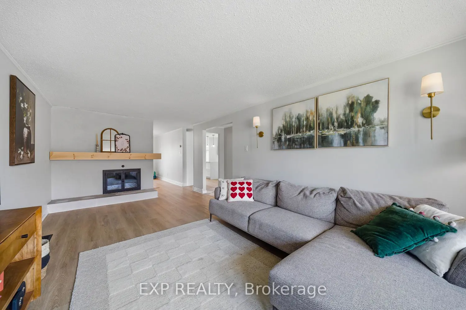 2333 Cotters Crescent photo 4