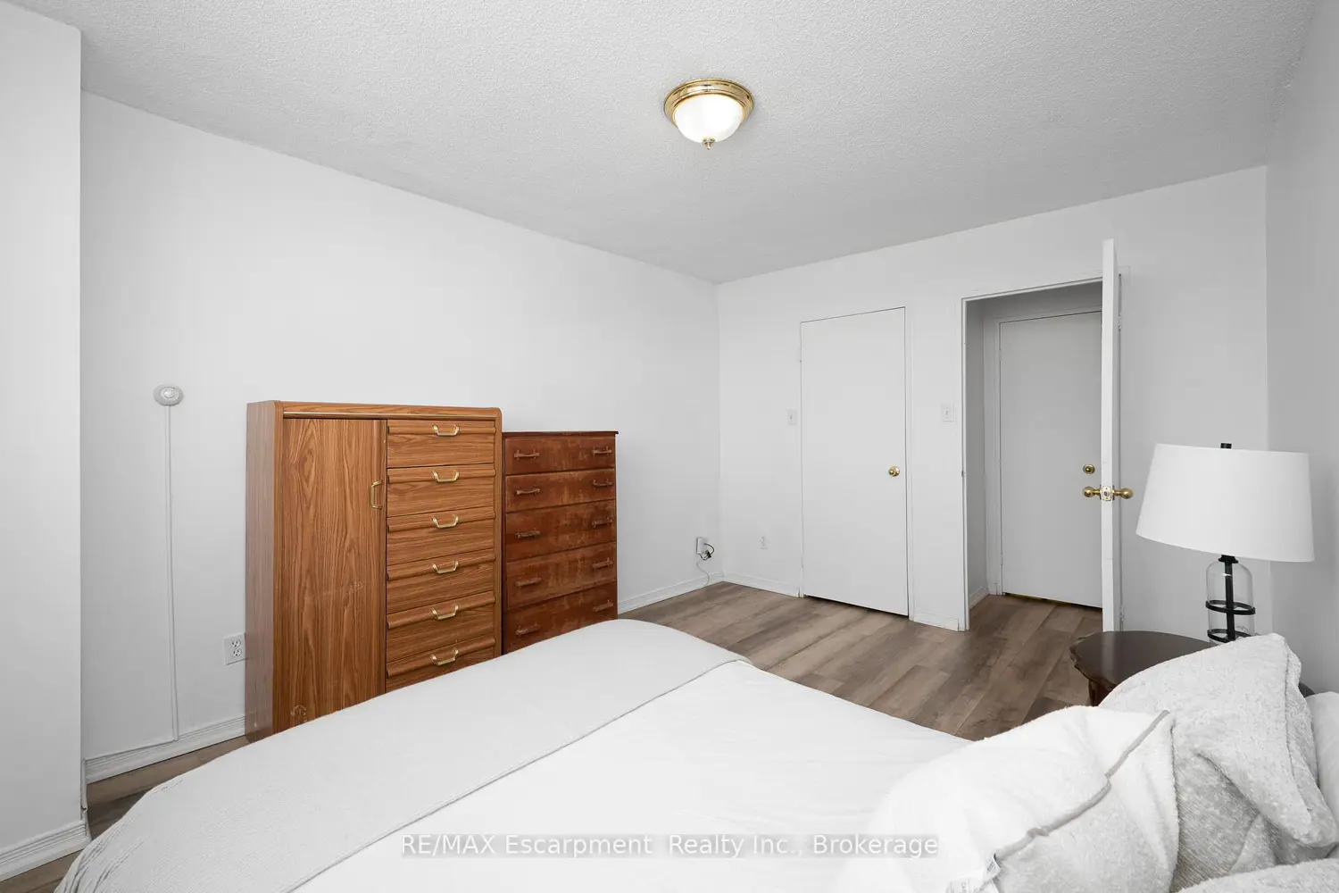 Additional image 7 of 975 Warwick Court 1501