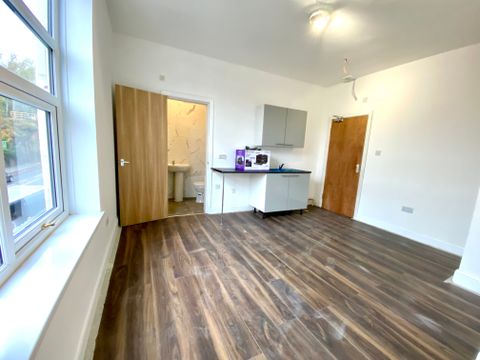 Stratford Road, Birmingham B11, Studio to rent