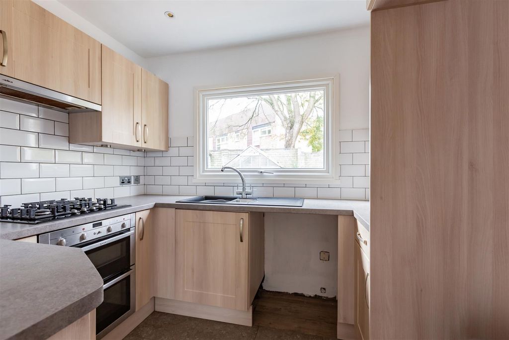 Additional image 4 of 2 bed detached bungalow for saleKnights Croft, New Ash Green DA3