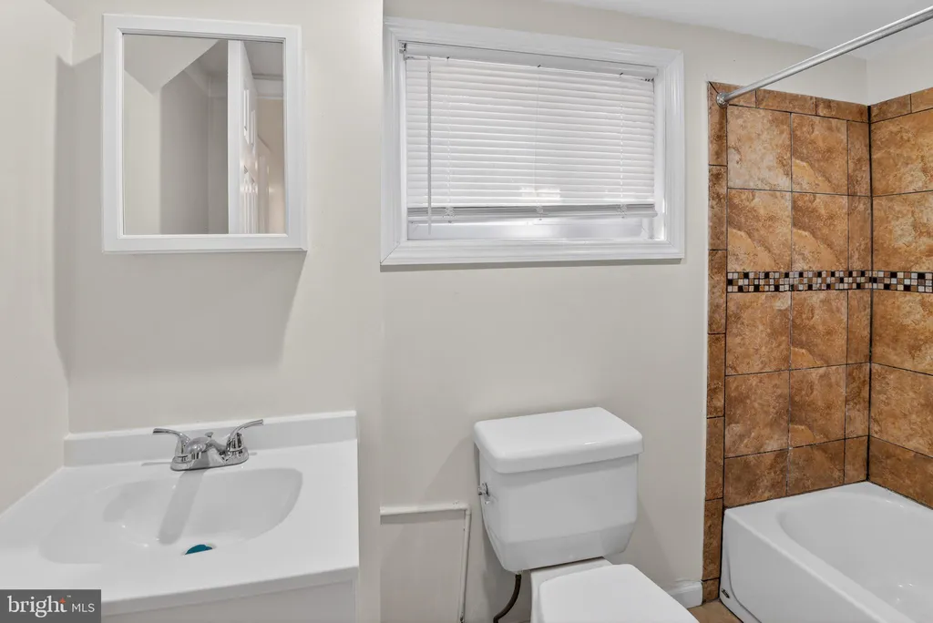 Additional image 15 of 141 Uhland Terrace NE, Washington, DC 20002