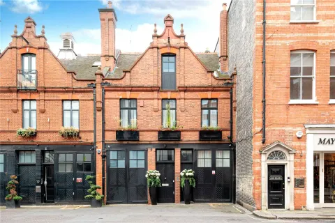 Adams Row, London W1K