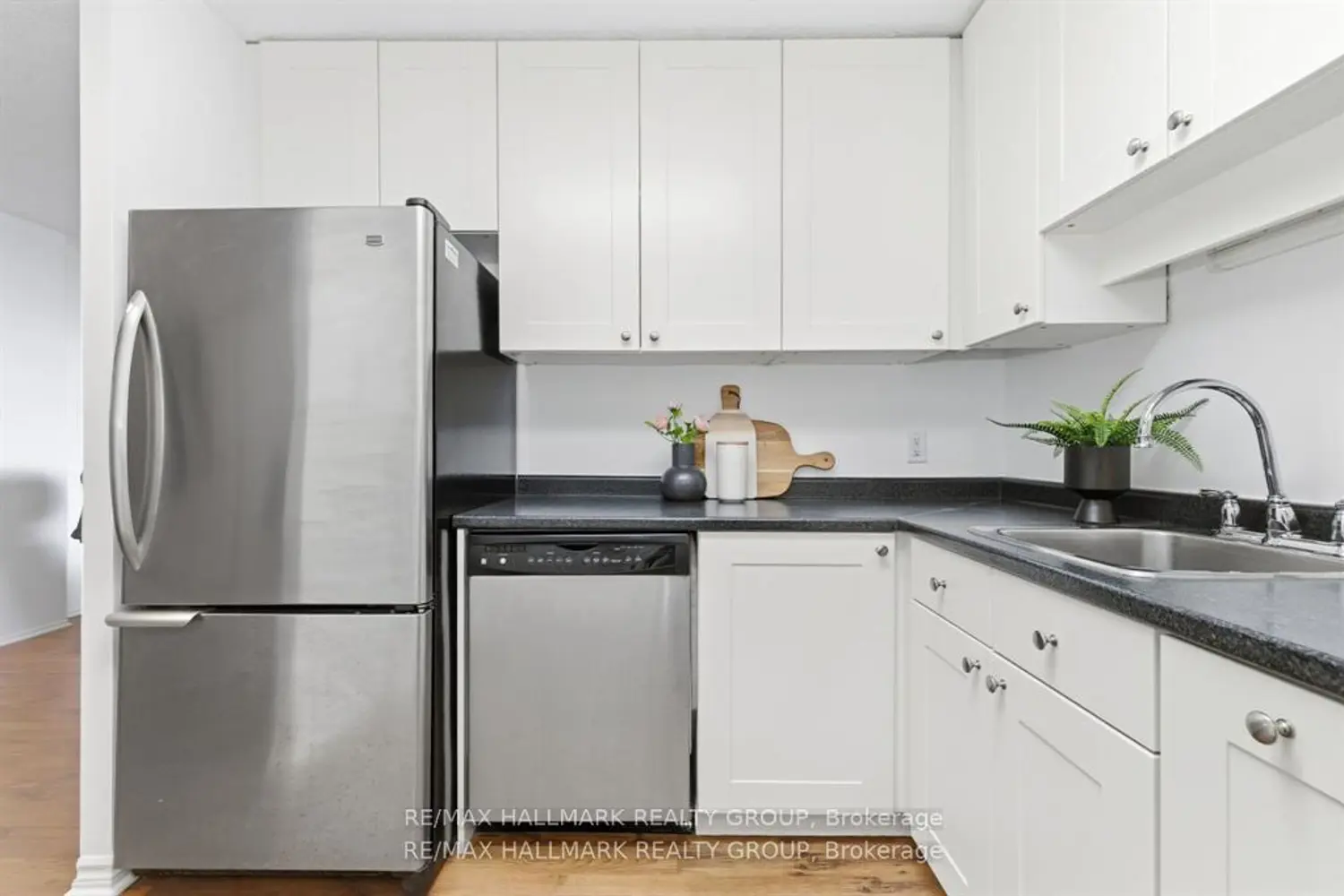 Additional image 13 of 71 Somerset Street 2003