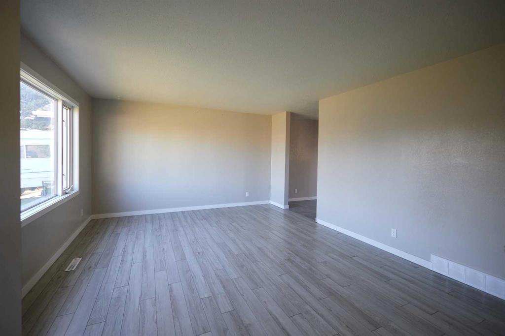 2501 13 Avenue N, Lethbridge, AB, T1H 4A4 photo 3