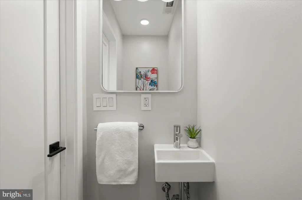 Additional image 15 of 1417 Maryland Avenue NE Unit 2, Washington, DC 20002