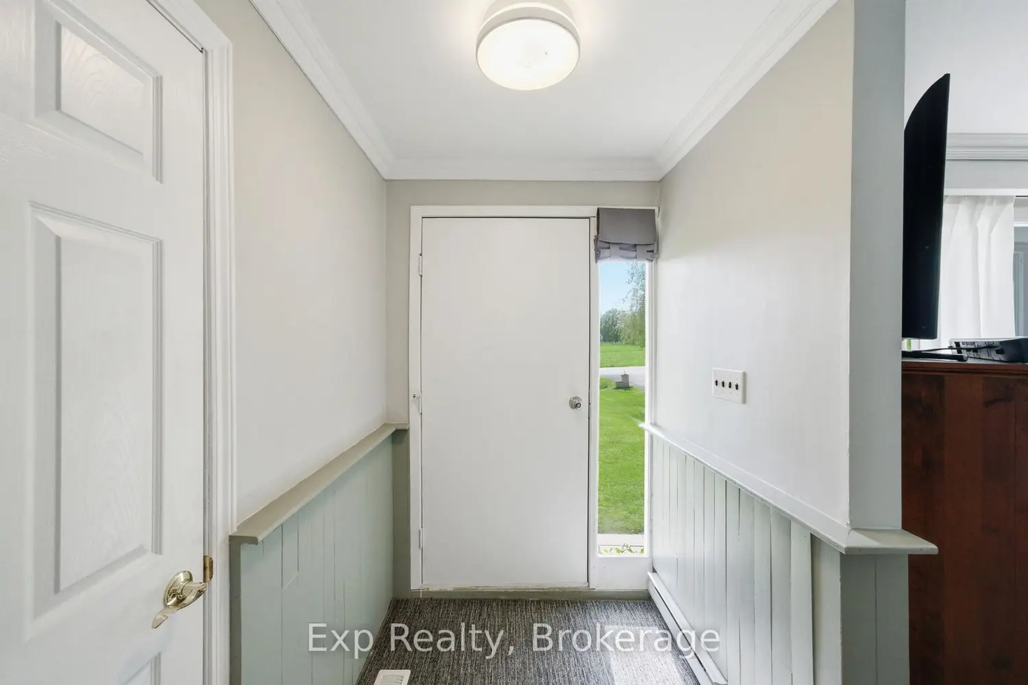703 Stewart Road photo 4