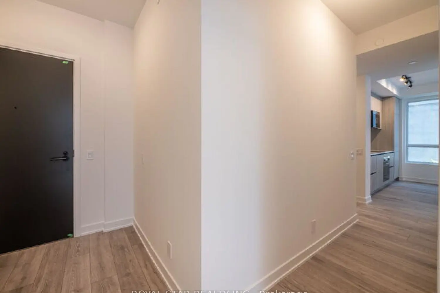 108 Peter Street #518 photo 4