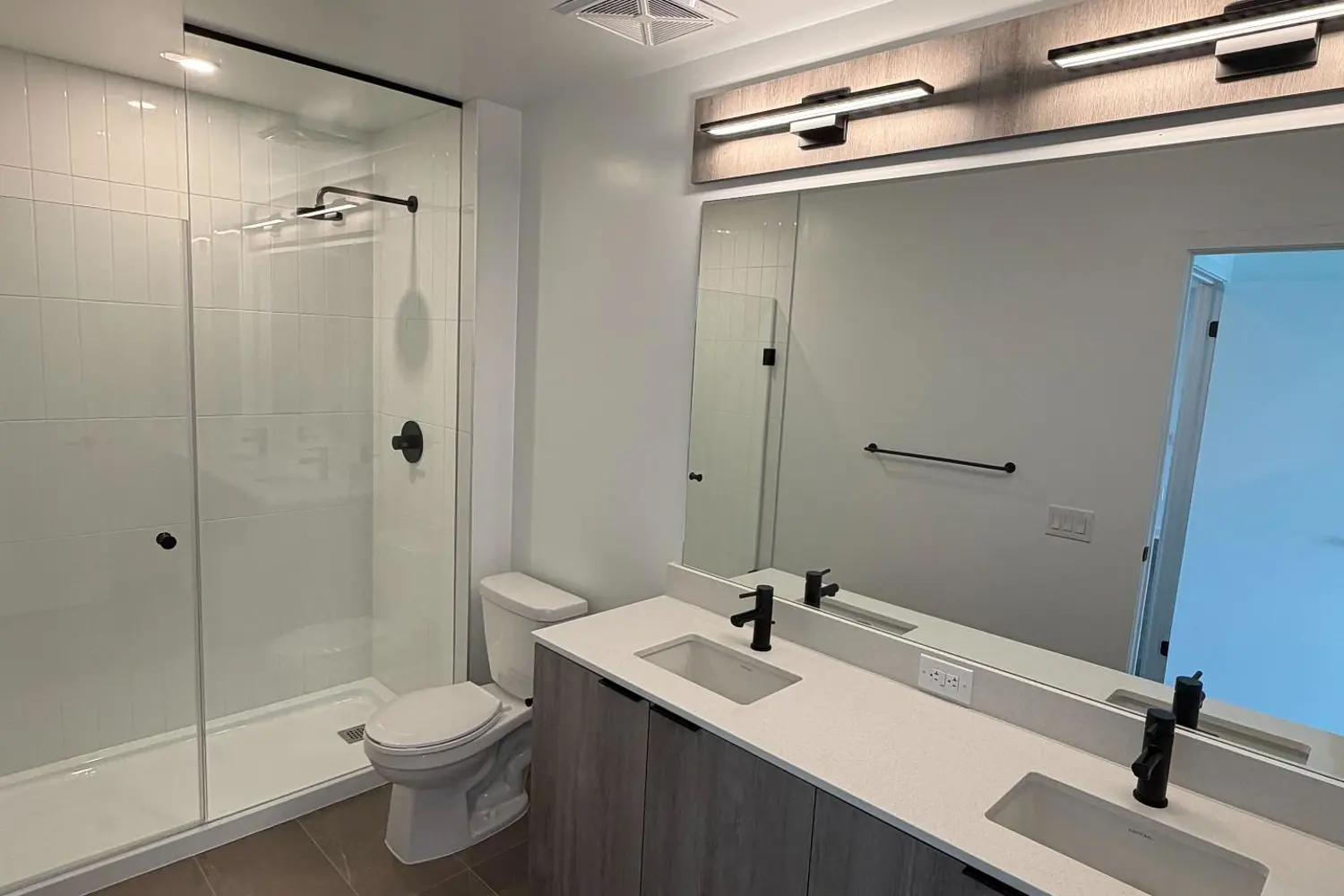 Additional image 12 of 2495 Eglinton Avenue 2409