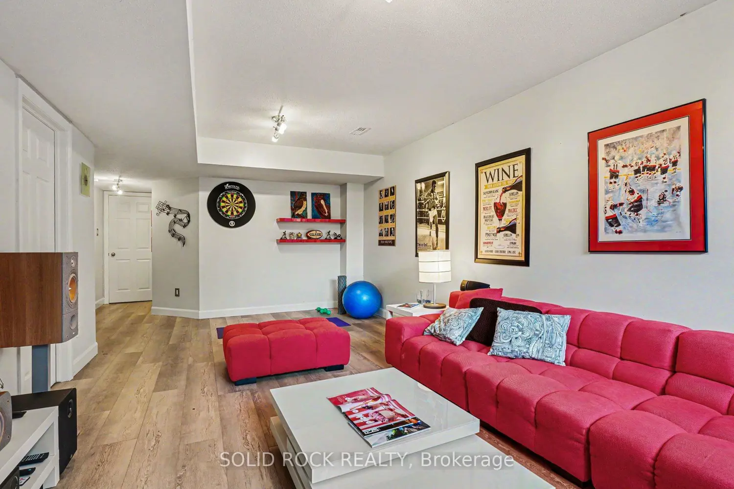 Additional image 13 of 2064 Dunollie Crescent