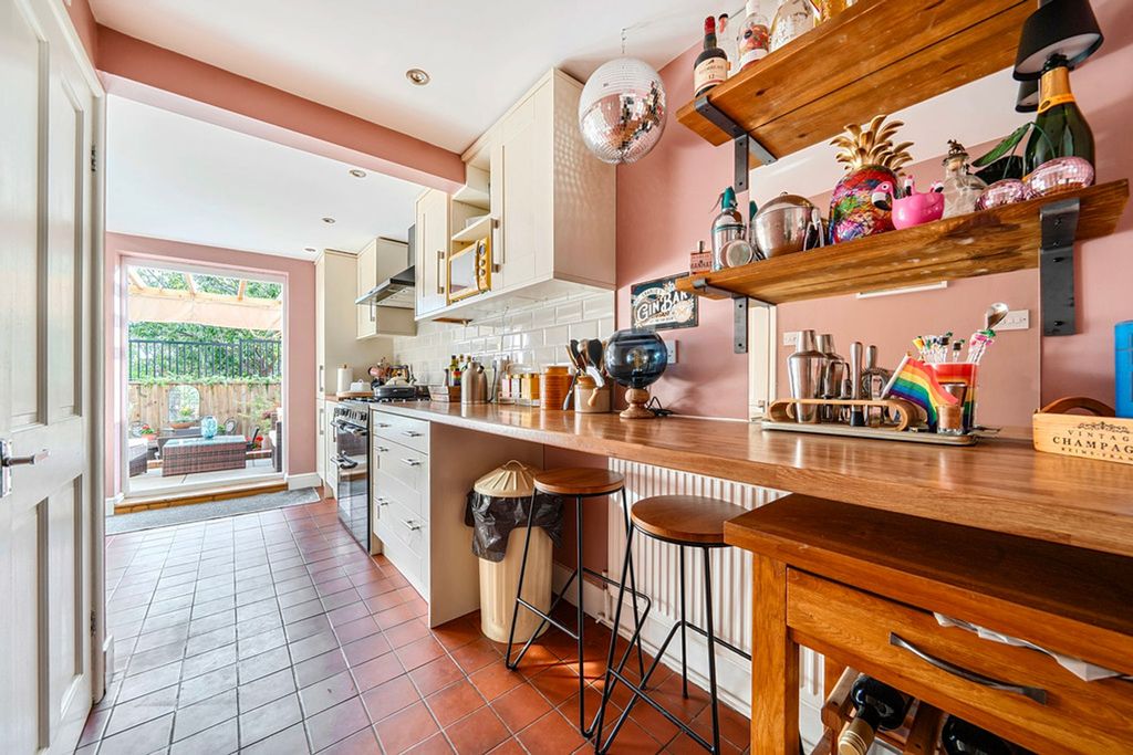 3 bed terraced house for saleLillian Road, Ramsgate CT11 photo 2