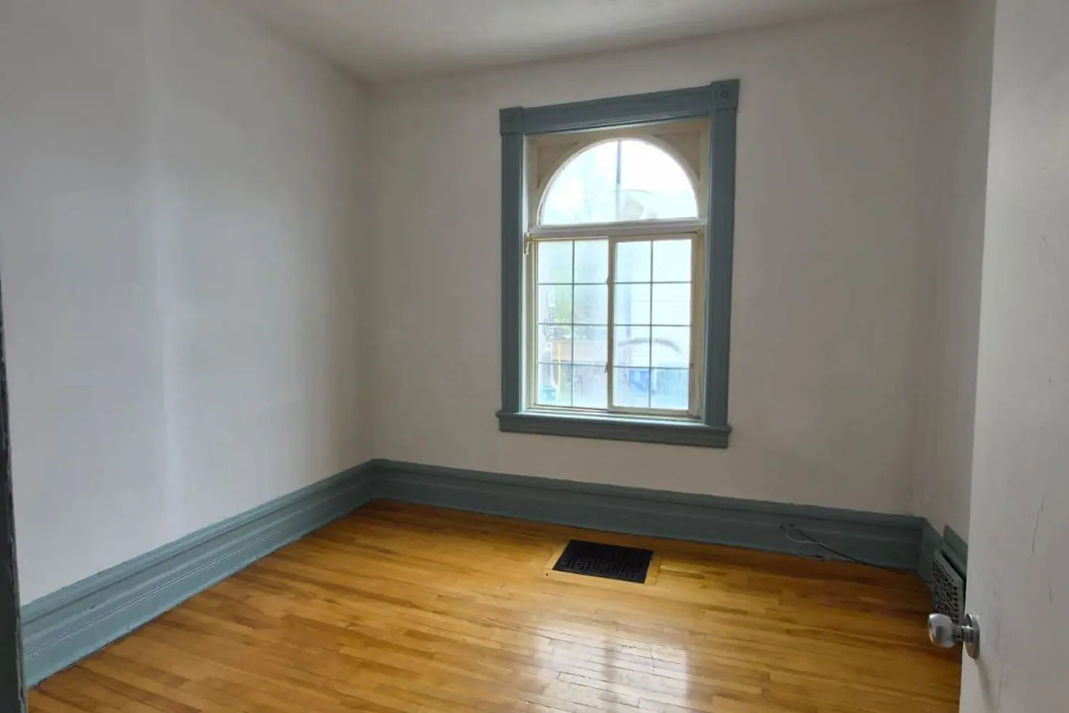 Additional image 9 of 604-606 Somerset Street