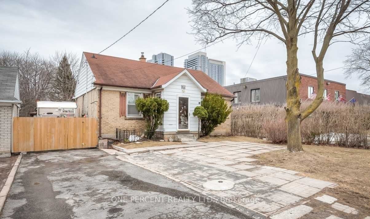 35 Lamont Avenue, Toronto, ON, M1S 1A8