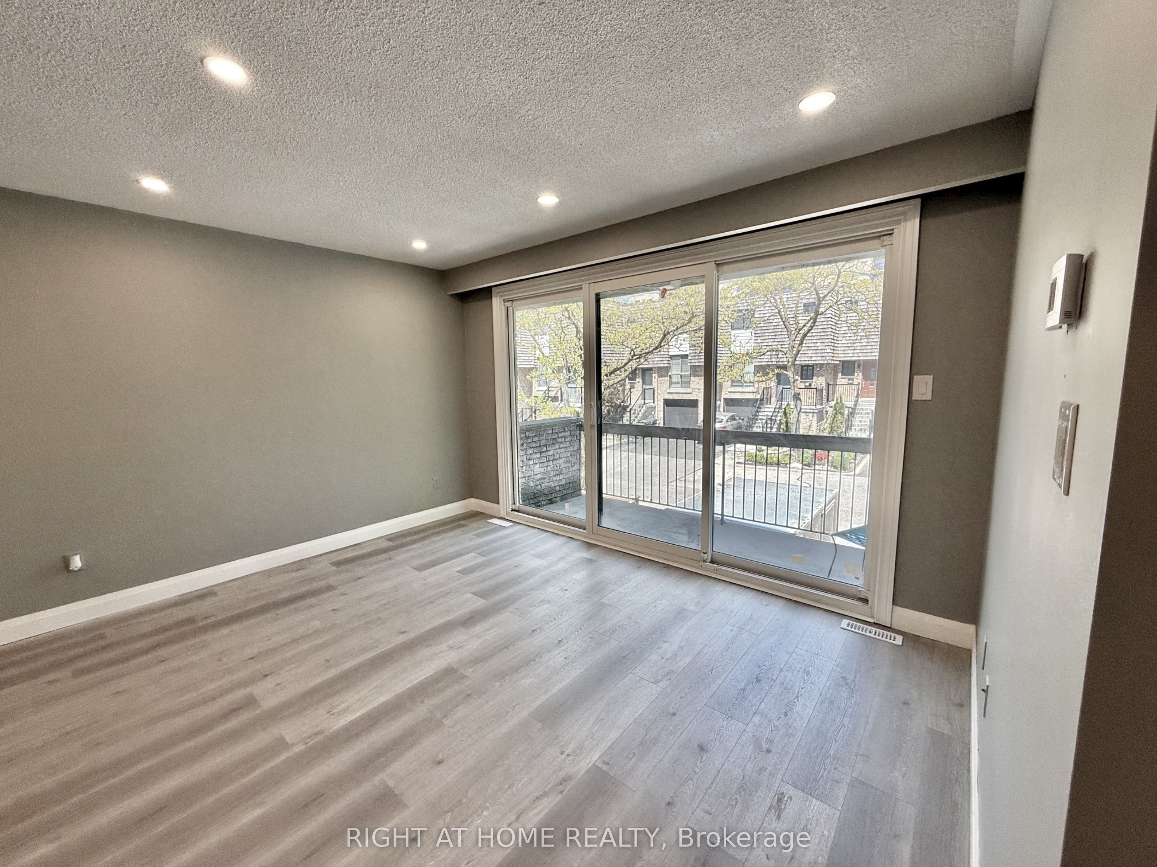 24-7 Vale Carse Way, Toronto, ON, M2R 3H4 photo 4