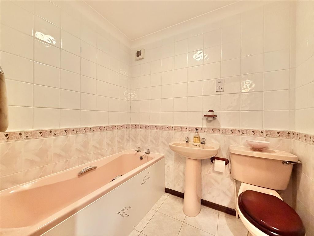 Additional image 9 of 2 bed flat for salePortland Place, Hamilton ML3