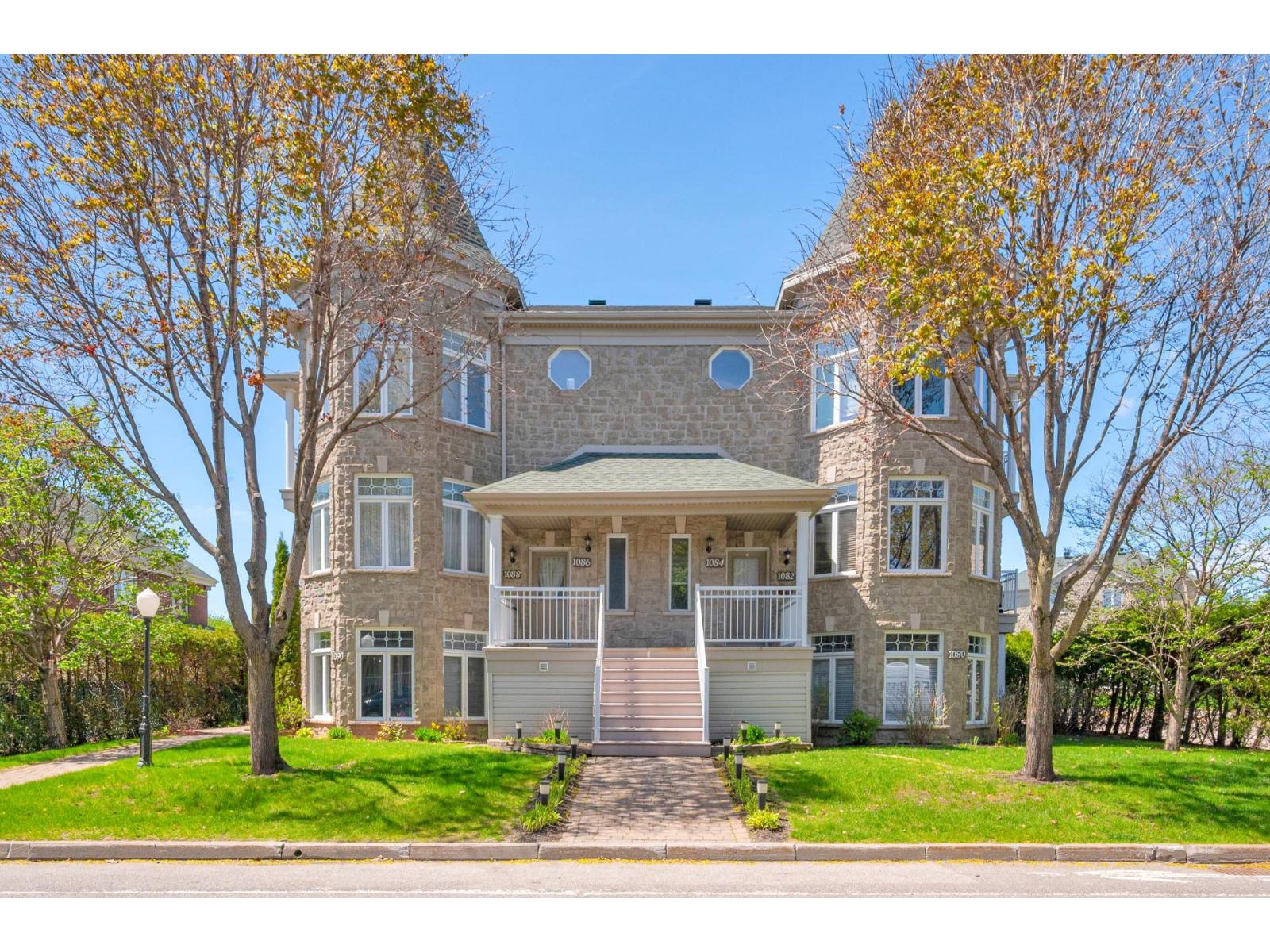 1088 Rue du Massif