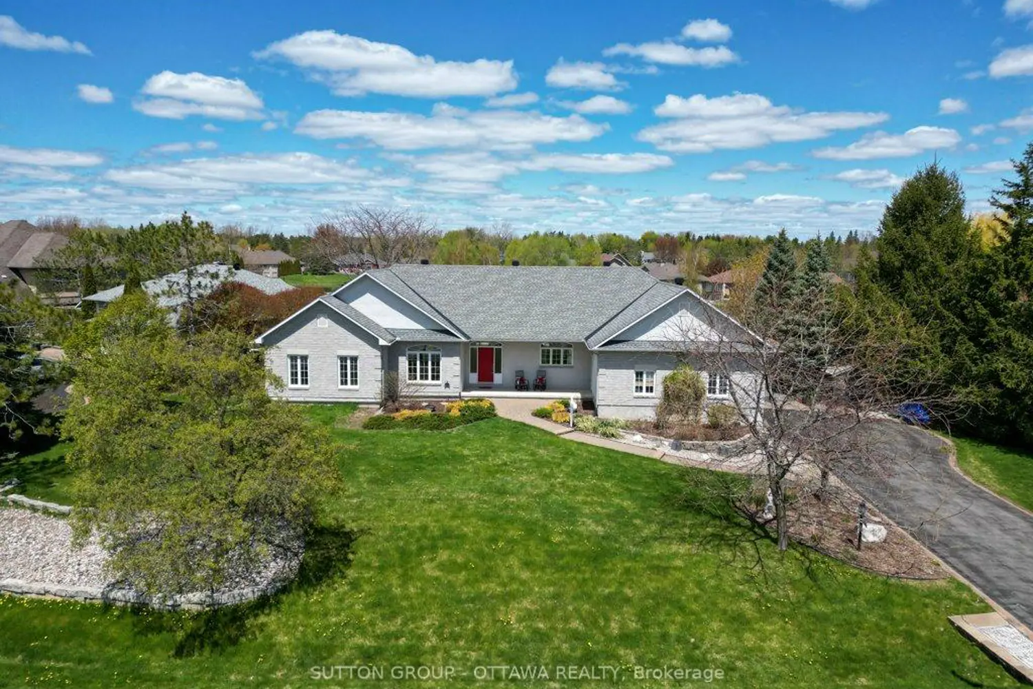 6881 Lakes Park Drive photo 2
