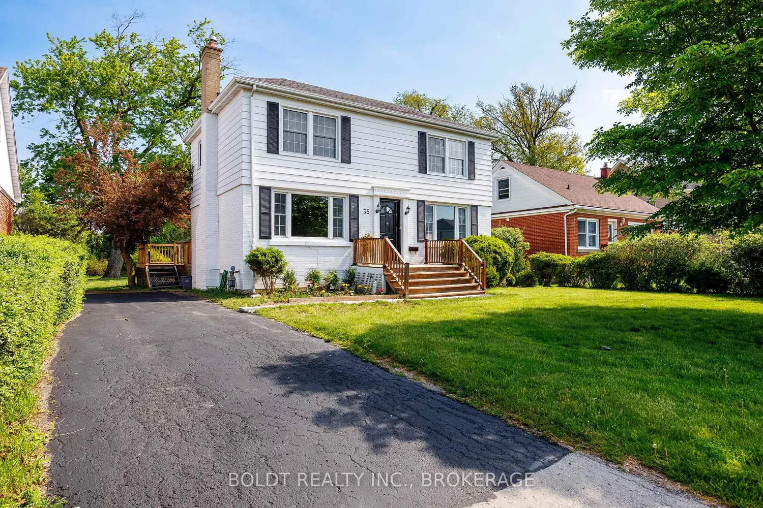 35 Rivercrest Drive